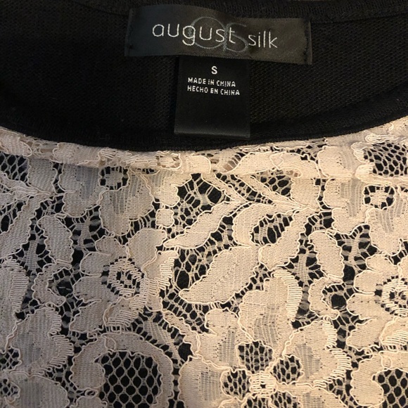 ✨August Silk Top✨ - Picture 3 of 4